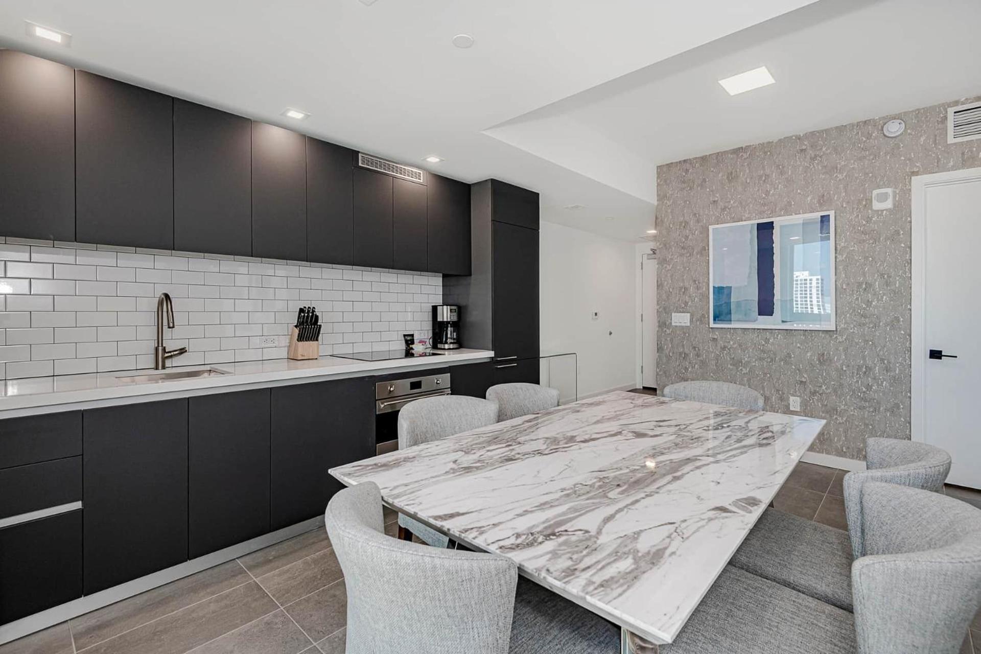 Сasa de vacaciones Rare Corner Unit Private Terrace & Sunset Views Miami