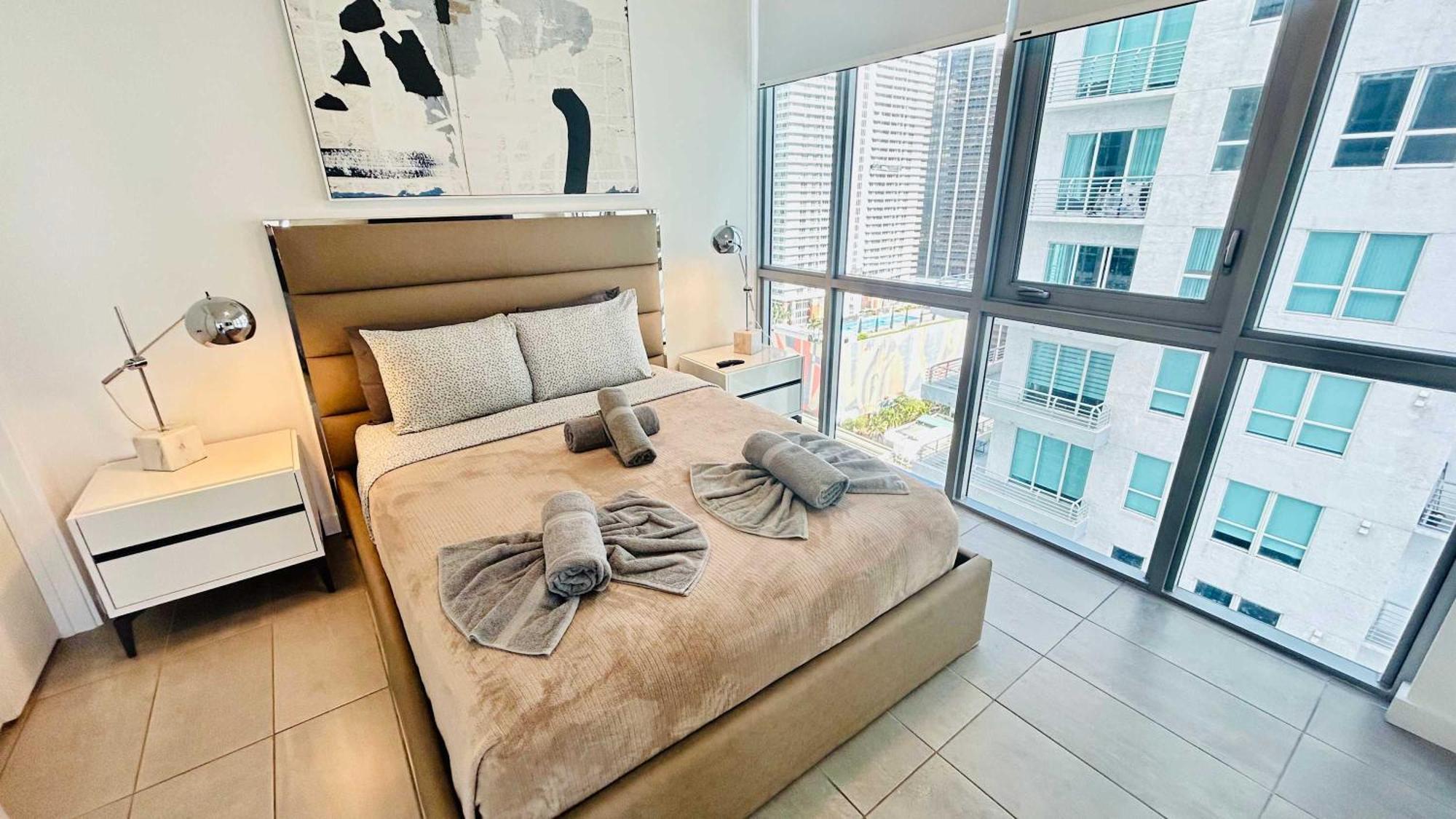Rare Corner Unit Private Terrace & Sunset Views Сasa de vacaciones Miami